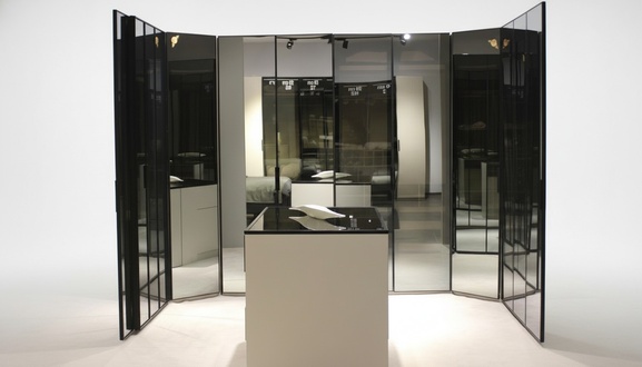 Exklusiver Glasschrank Schlafzimmer Garderobenschrank Designer Kommode