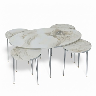 Mehrfarbiger Holz-Couchtisch mit Beistelltischen im modernen Design