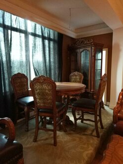 Runder Esszimmer + 4 Stühle Stuhl Set Deko Garnitur Rund Tisch Holz Tische