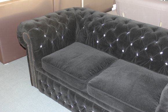 Chesterfield Designer Sofa 2 Sitz Garnitur Polster Couch Textil Stoff Lagerware mit